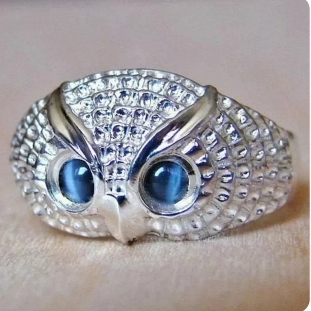 Beautiful Boho-Chic 925 stamped Silver White Blue Sapphire Owl